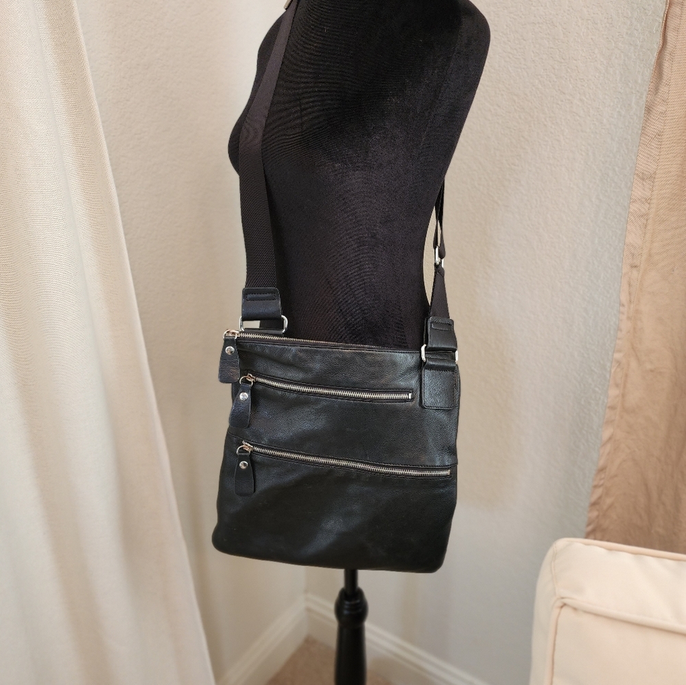 Margot Black Leather Crossbody Bag. - Picture 4 of 12